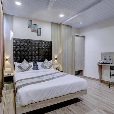 מומביי Hotel Arts International מראה חיצוני תמונה
