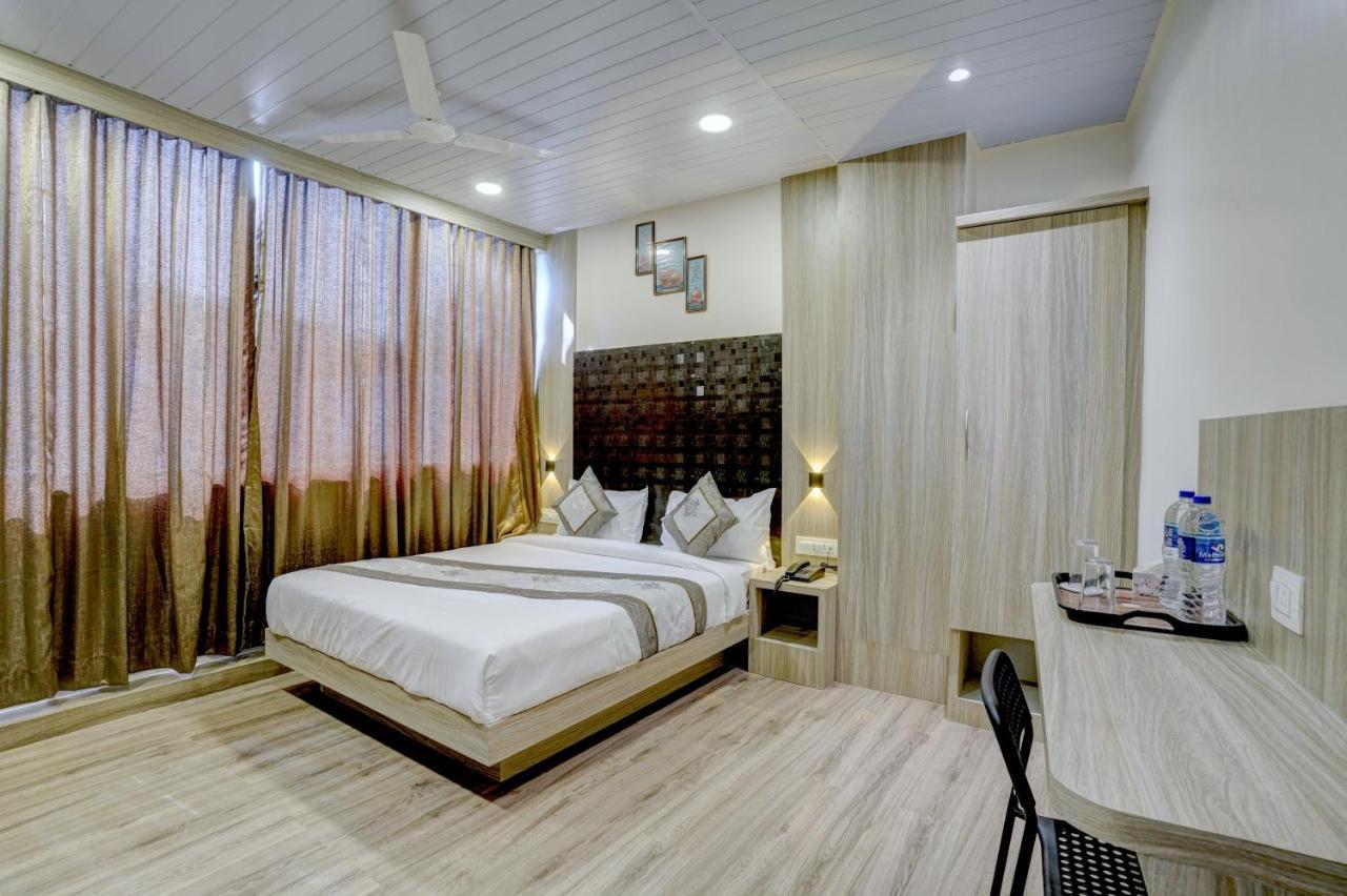 מומביי Hotel Arts International מראה חיצוני תמונה