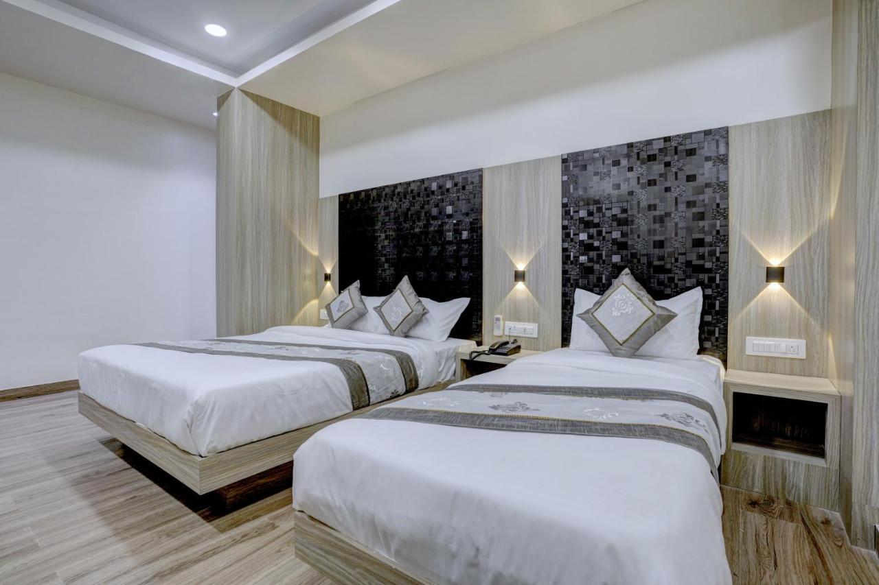 מומביי Hotel Arts International מראה חיצוני תמונה