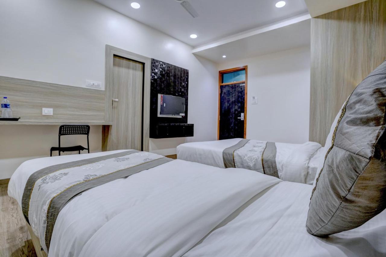 מומביי Hotel Arts International מראה חיצוני תמונה