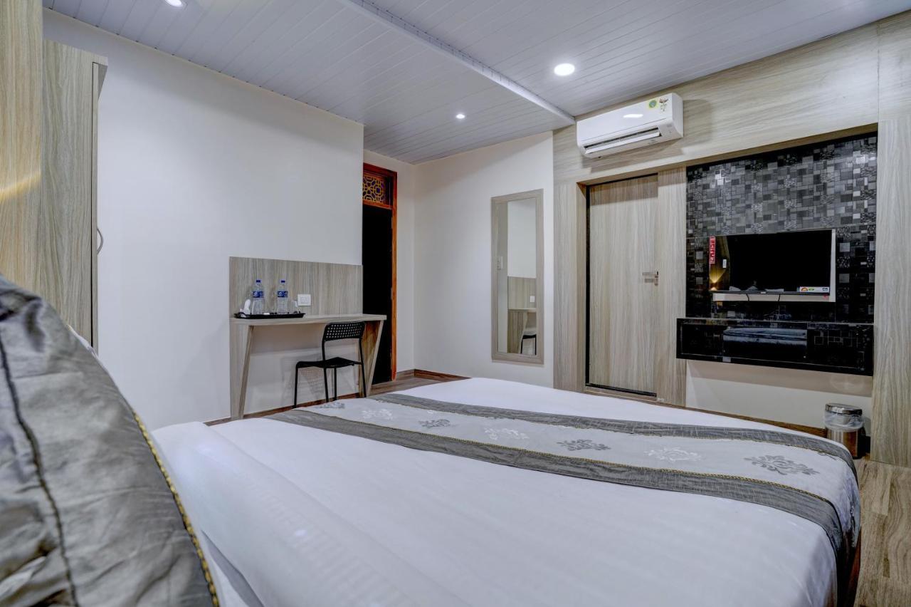 מומביי Hotel Arts International מראה חיצוני תמונה