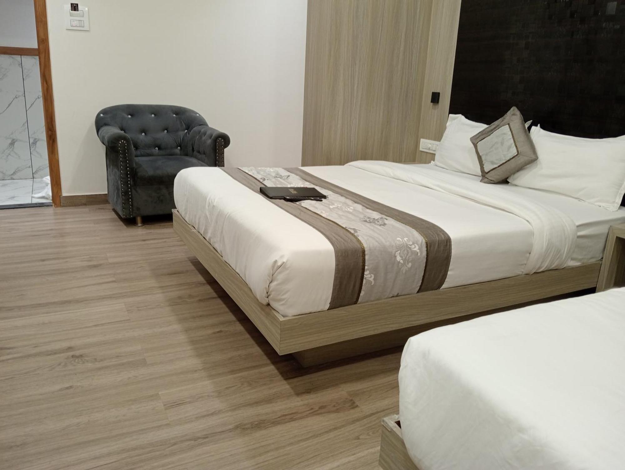 מומביי Hotel Arts International מראה חיצוני תמונה