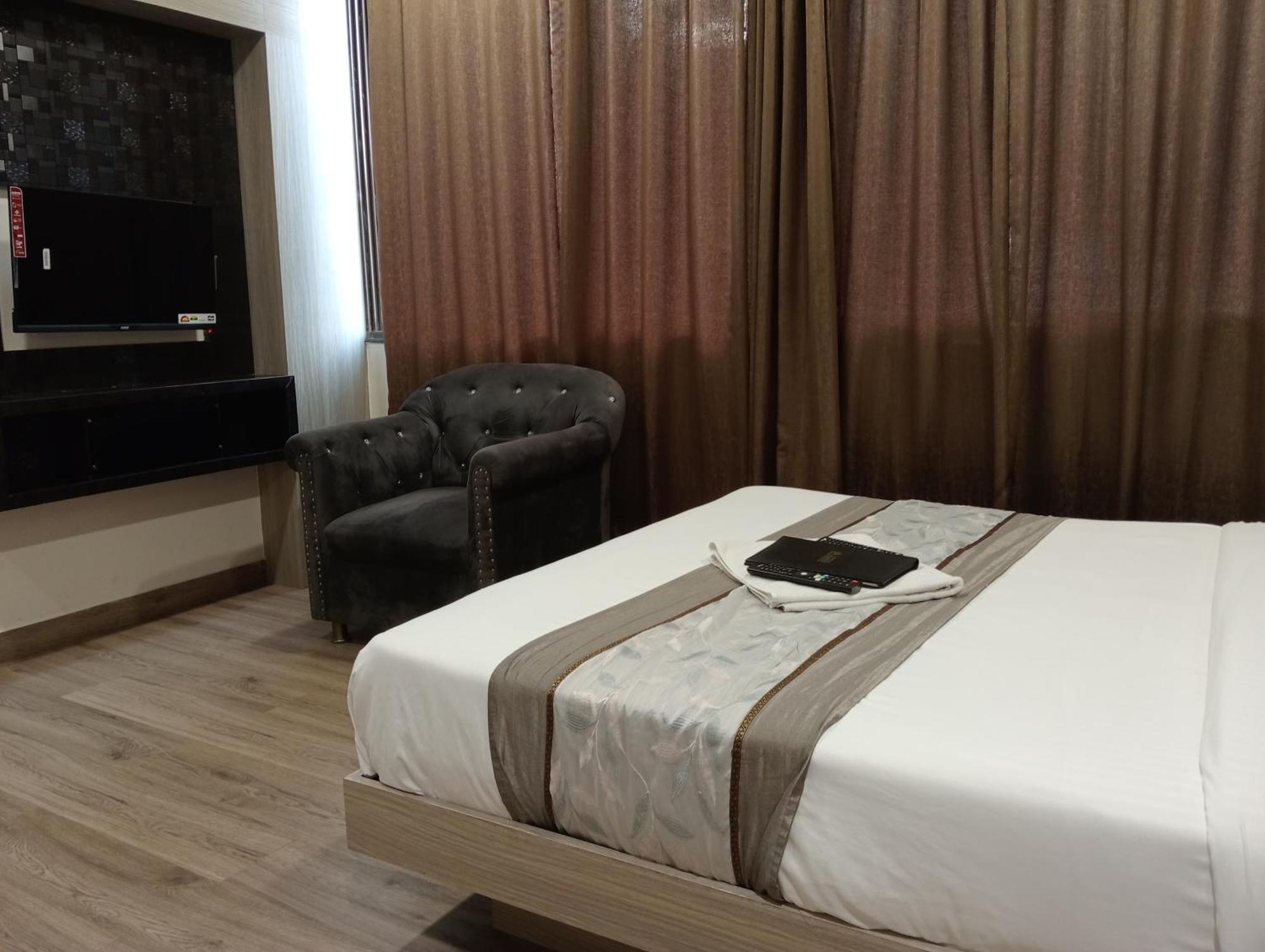 מומביי Hotel Arts International מראה חיצוני תמונה