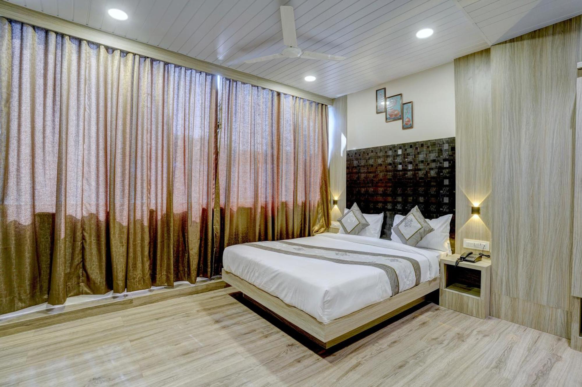 מומביי Hotel Arts International מראה חיצוני תמונה