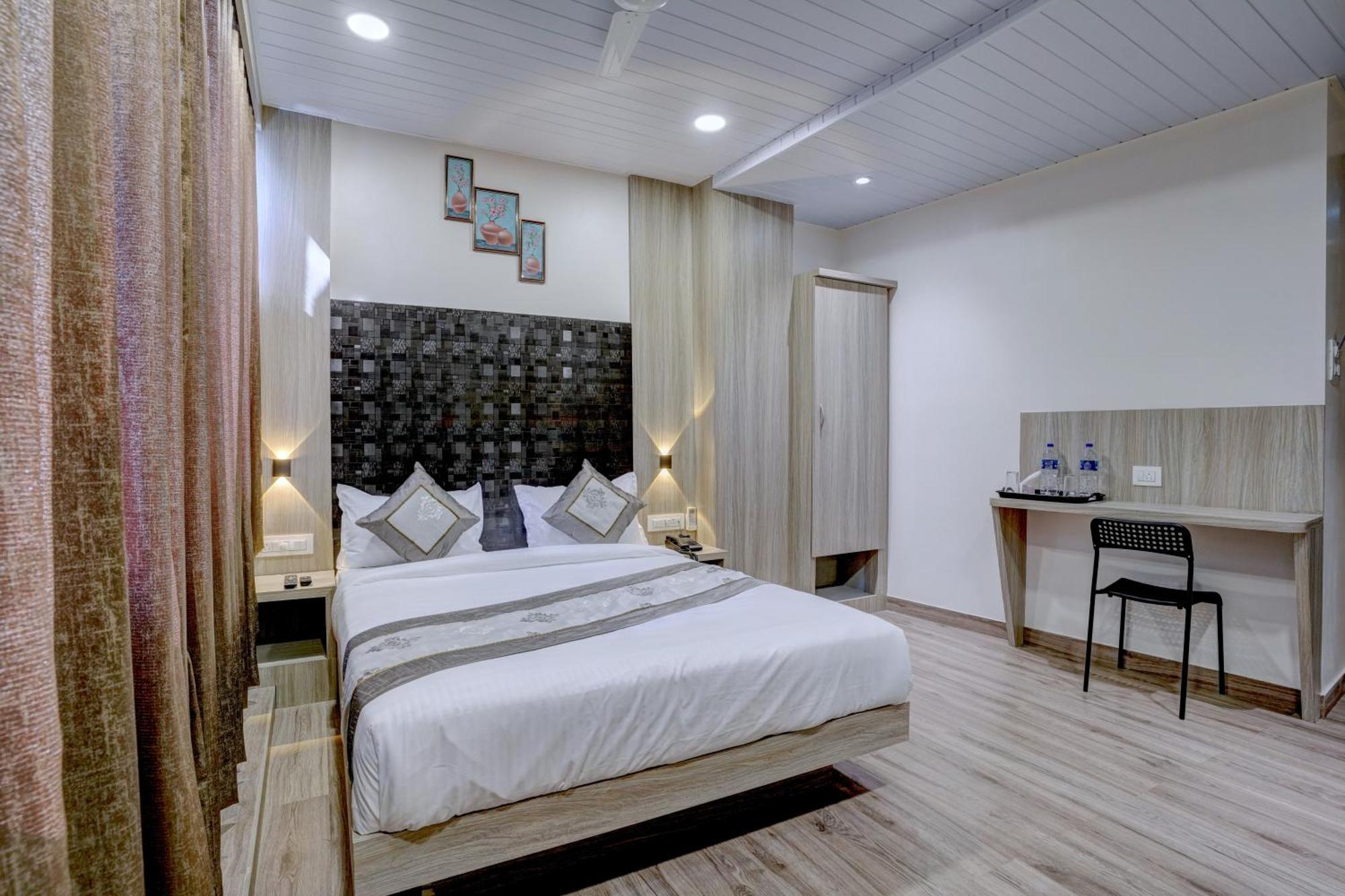 מומביי Hotel Arts International מראה חיצוני תמונה