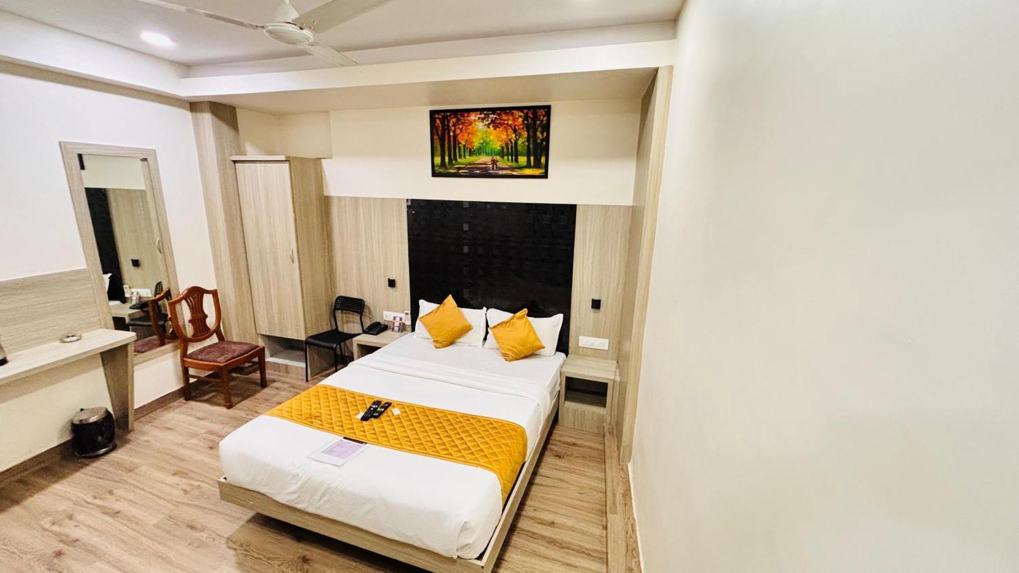 מומביי Hotel Arts International מראה חיצוני תמונה
