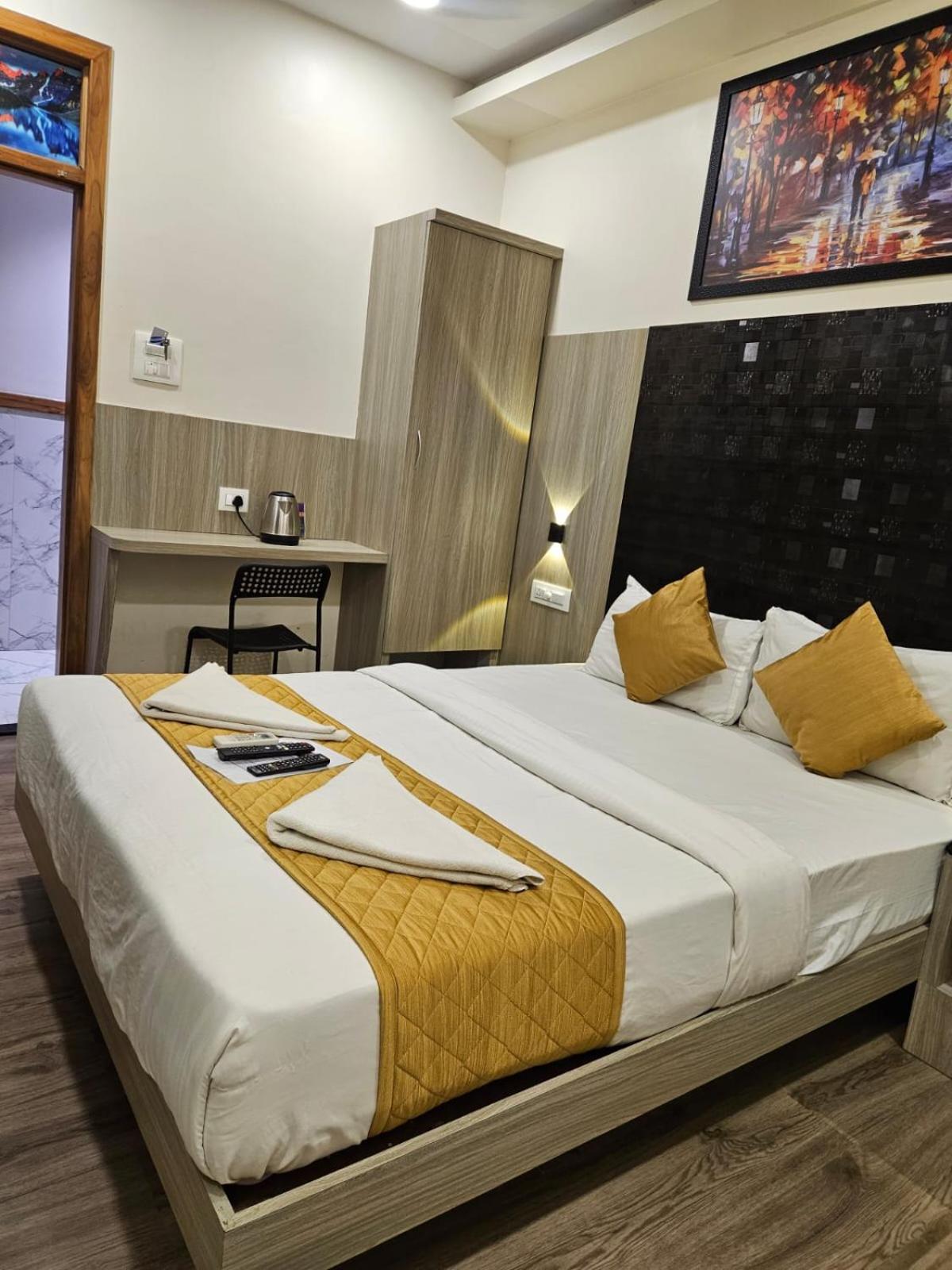 מומביי Hotel Arts International מראה חיצוני תמונה